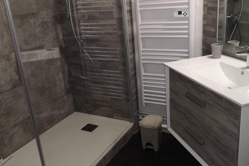 Duplex Au Centre Ville, Dans Cour Interieure Calme 돌 외부 사진